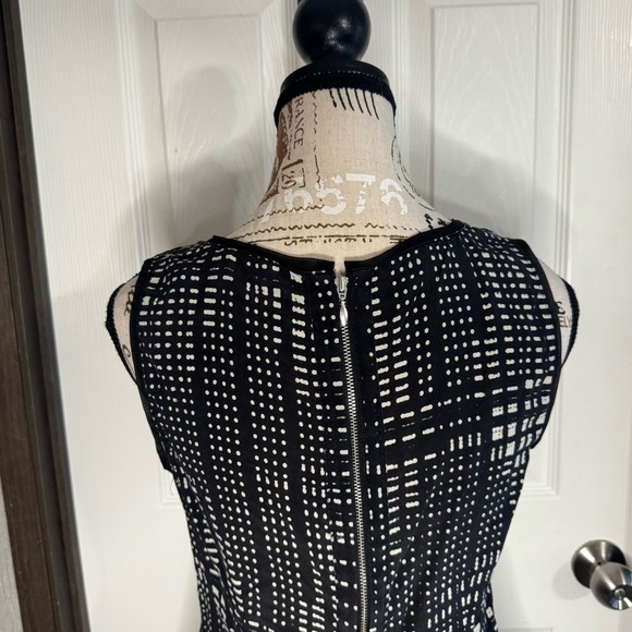 Halogen Black and White Sleeveless Top - Picture 6 of 12